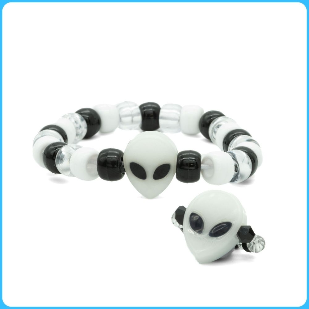 Glow-In-The-Dark Alien Ring & Kandi Bracelet - 2/Pack